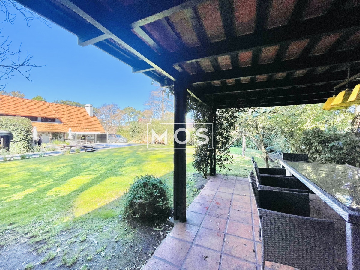 Casa ID.2695 - Cómoda Casa de 5 Dormitorios y Piscina Climatizada en Punta del Este
