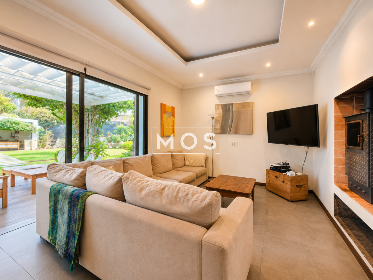 Casa ID.3598 - Moderna Casa de 4 Dormitorios, Piscina Climatizada y Parrillero en Playa Mansa, Punta del Este