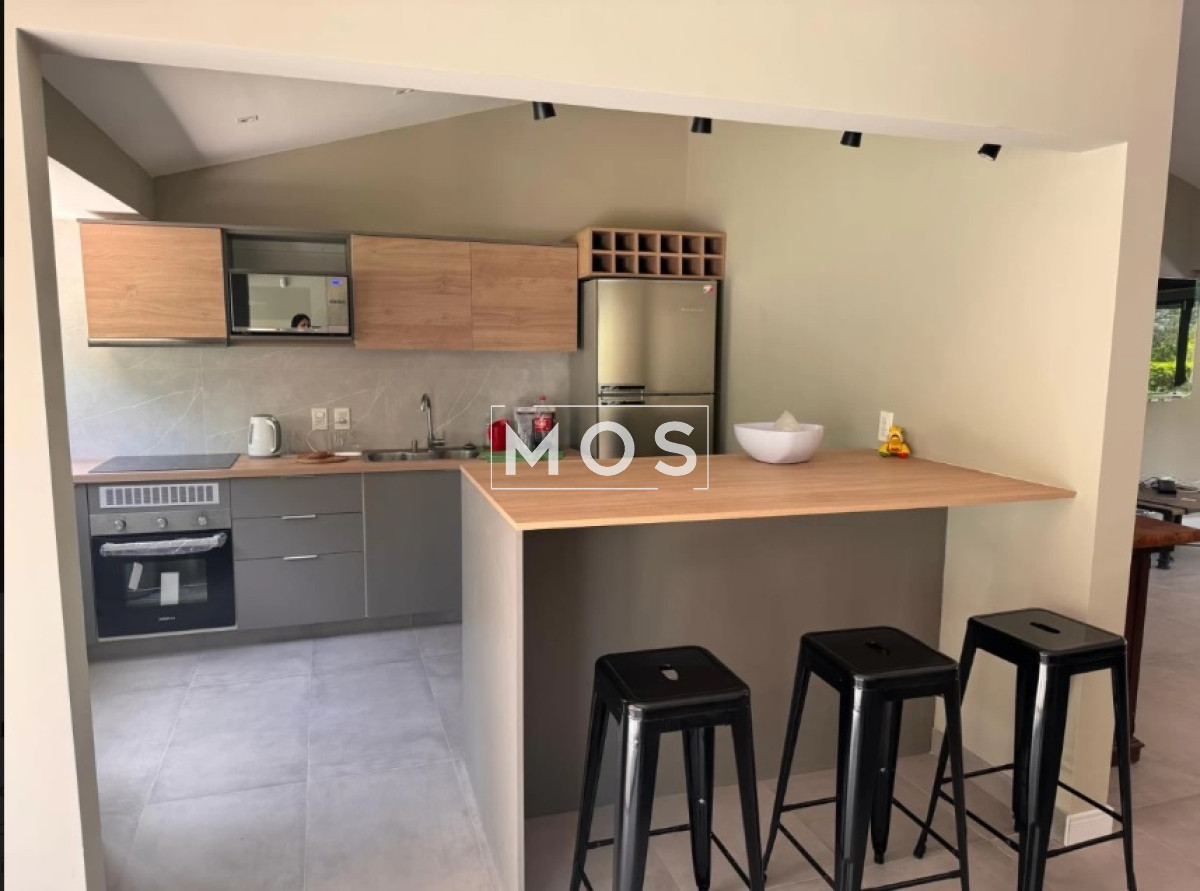 Casa ID.2598 - Casa Reciclada de 4 Dormitorios con Piscina en San Rafael, Venta y Alquiler Anual