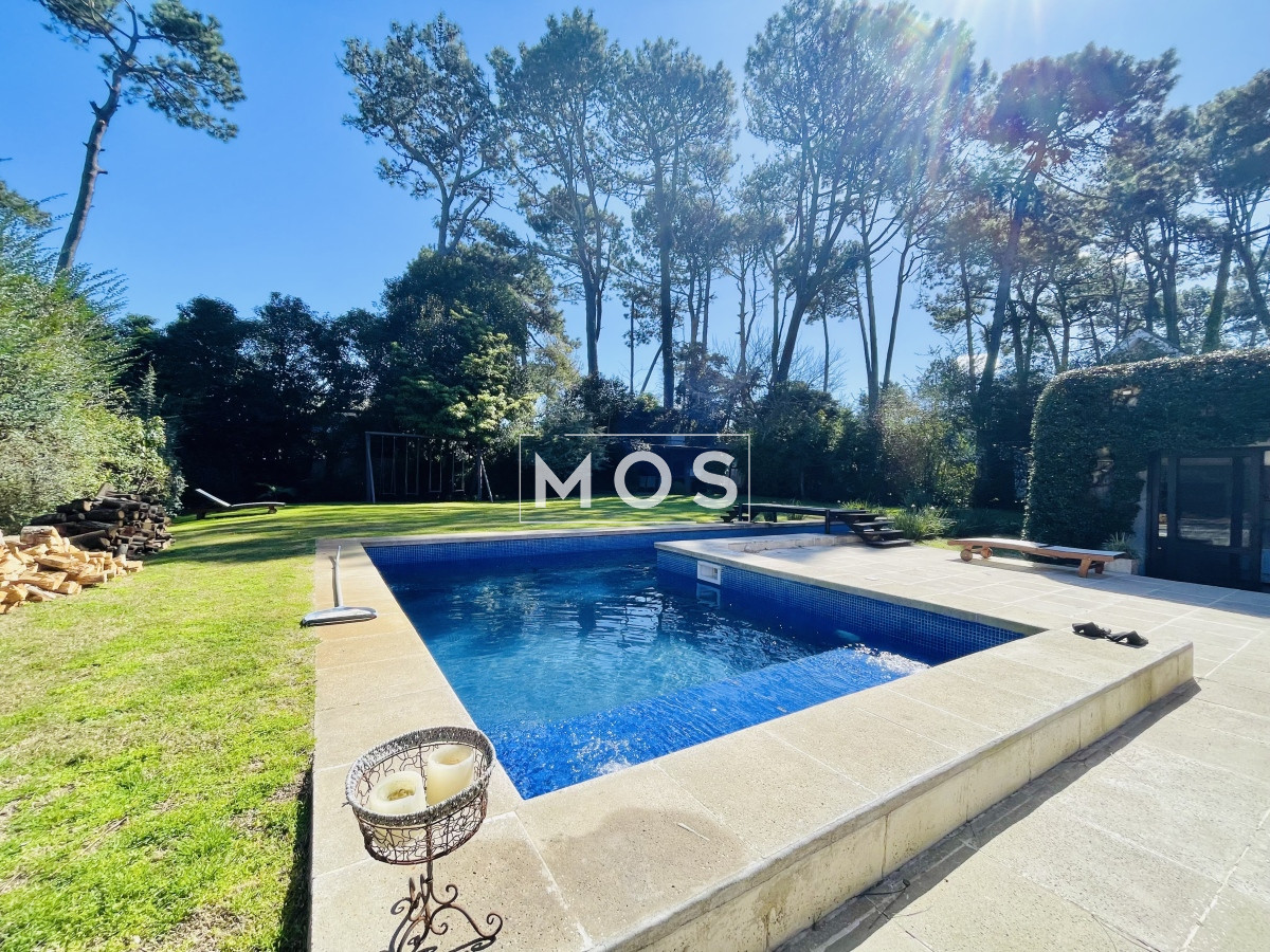 Casa ID.2695 - Cómoda Casa de 5 Dormitorios y Piscina Climatizada en Punta del Este