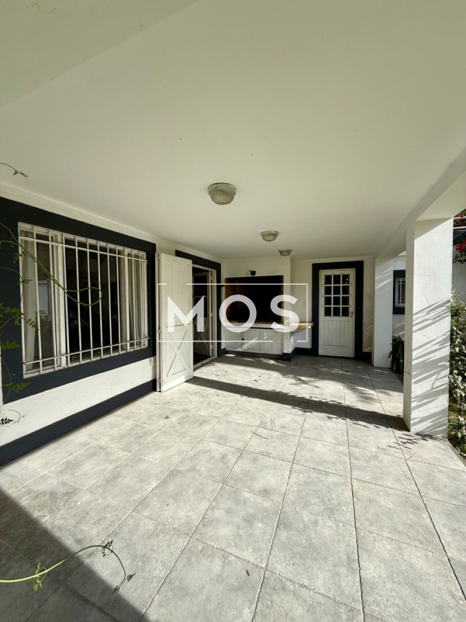 Casa ID.3258 - Casa de 3 Dormitorios más Dependencia y Piscina, en Aidy Grill Punta del Este, Ubicada a pasos del Mar