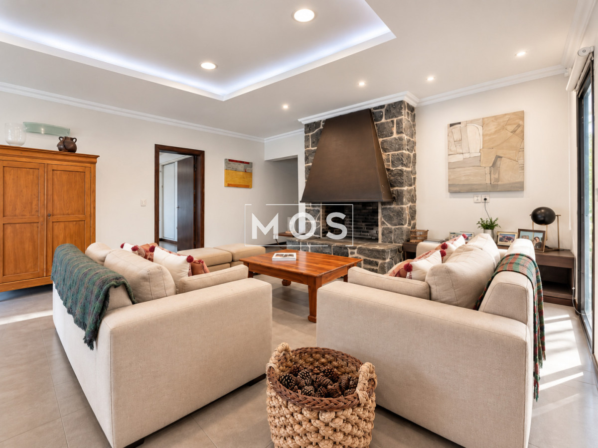 Casa ID.3598 - Moderna Casa de 4 Dormitorios, Piscina Climatizada y Parrillero en Playa Mansa, Punta del Este
