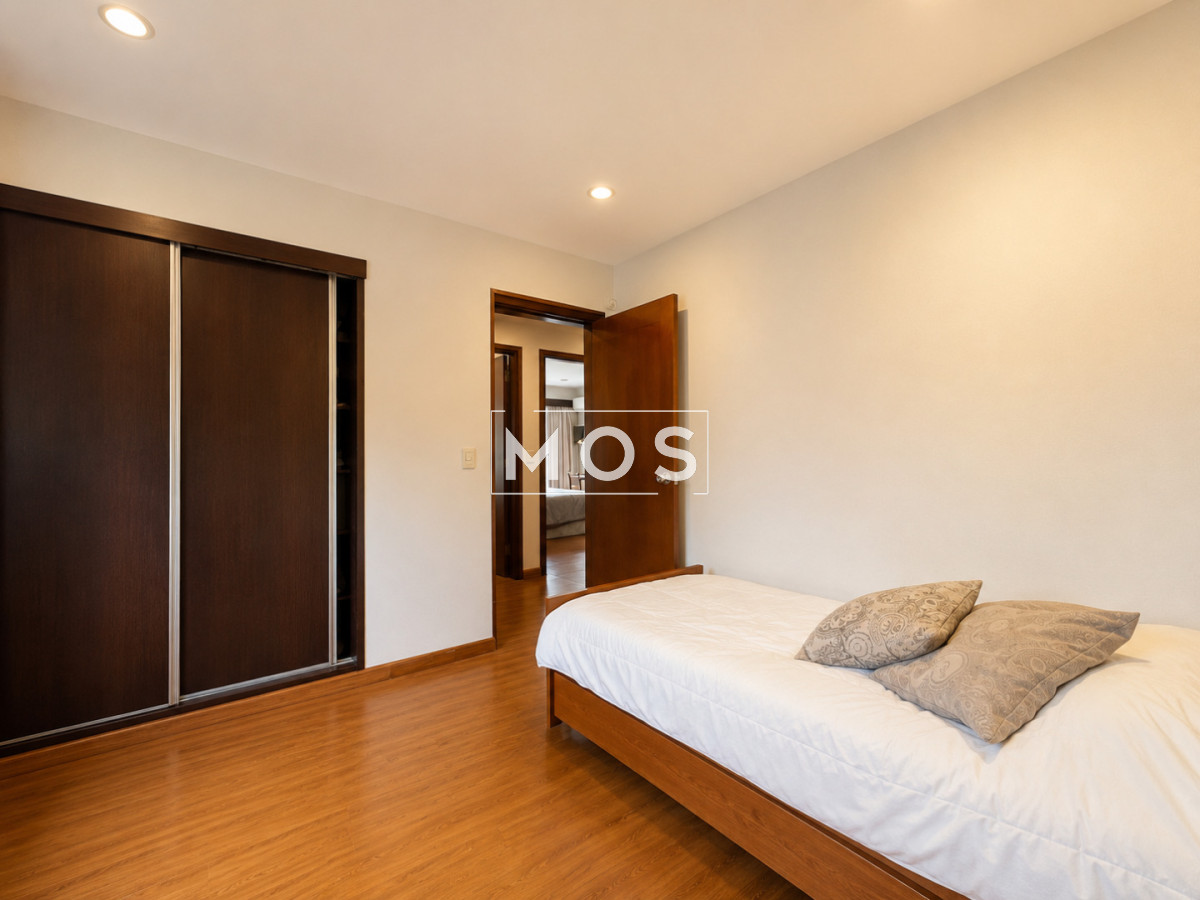 Casa ID.3598 - Moderna Casa de 4 Dormitorios, Piscina Climatizada y Parrillero en Playa Mansa, Punta del Este