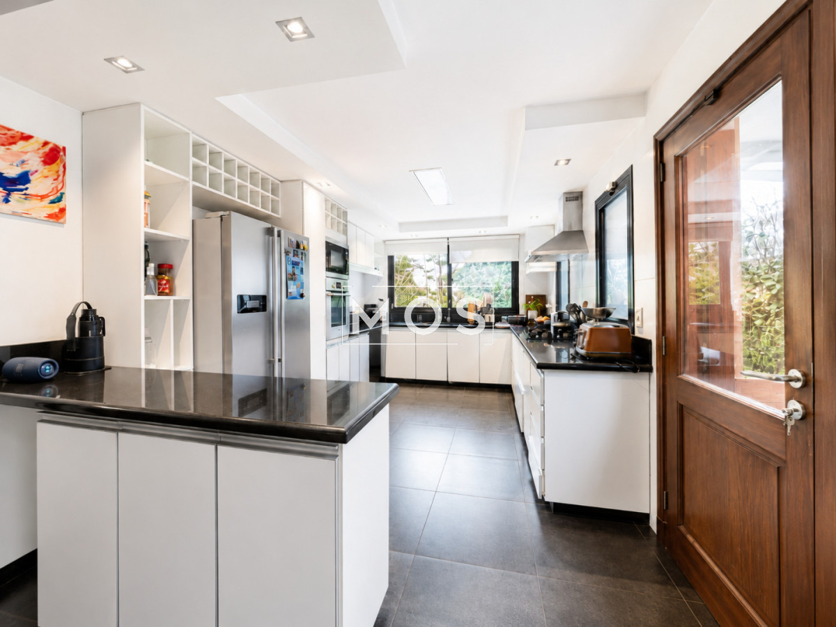 Casa ID.3598 - Moderna Casa de 4 Dormitorios, Piscina Climatizada y Parrillero en Playa Mansa, Punta del Este