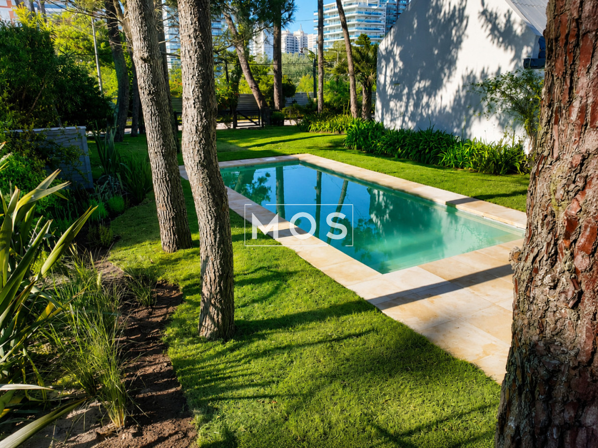 Casa ID.3258 - Casa de 3 Dormitorios más Dependencia y Piscina, en Aidy Grill Punta del Este, Ubicada a pasos del Mar