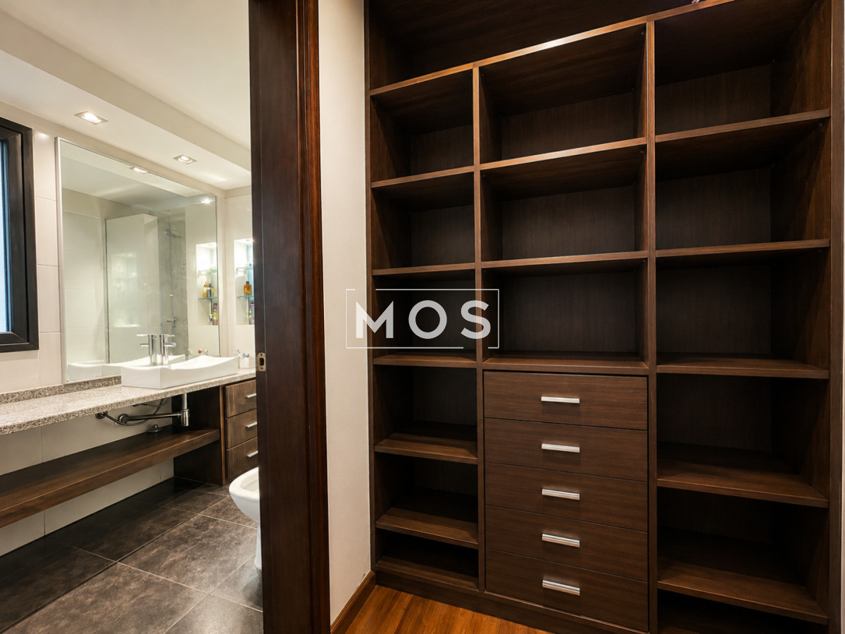 Casa ID.3598 - Moderna Casa de 4 Dormitorios, Piscina Climatizada y Parrillero en Playa Mansa, Punta del Este