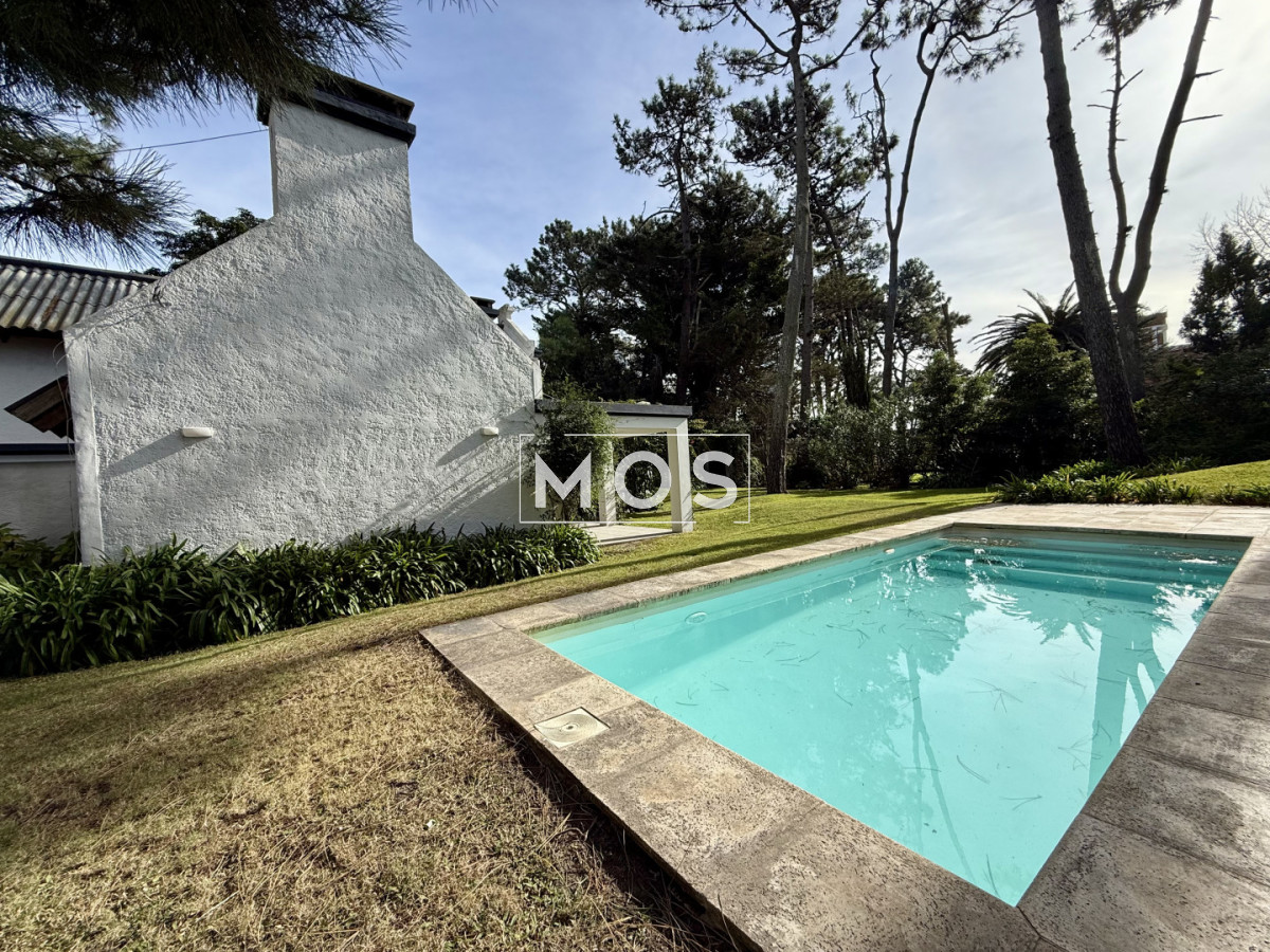 Casa ID.3258 - Casa de 3 Dormitorios más Dependencia y Piscina, en Aidy Grill Punta del Este, Ubicada a pasos del Mar