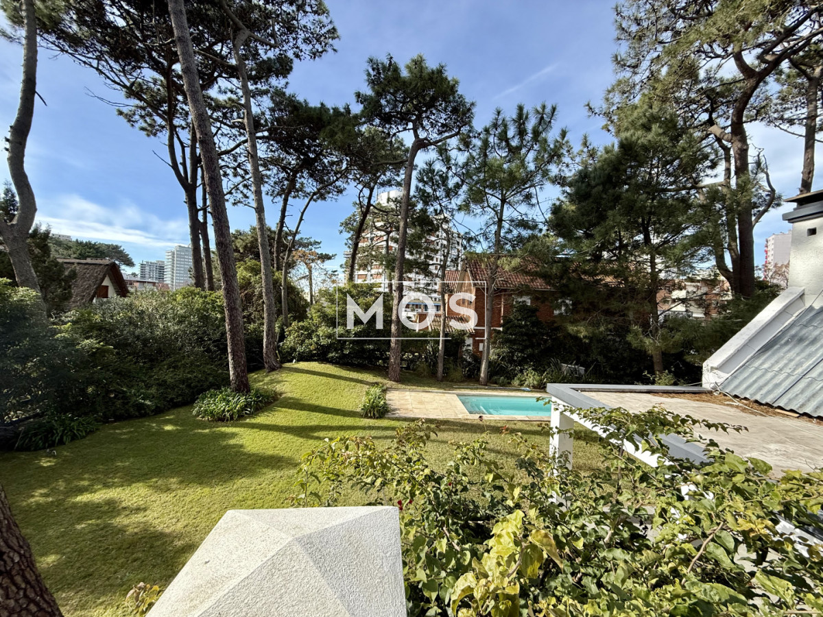 Casa ID.3258 - Casa de 3 Dormitorios más Dependencia y Piscina, en Aidy Grill Punta del Este, Ubicada a pasos del Mar