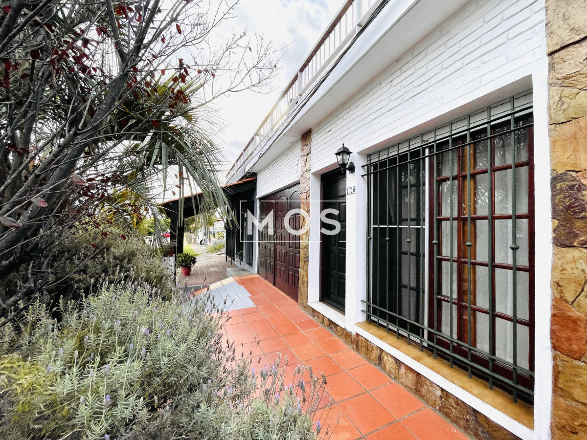 Casa ID.2726 - En Venta! Casa PH de 3 Dormitorios, Parrillero y Garage, en Maldonado, cerca de todo