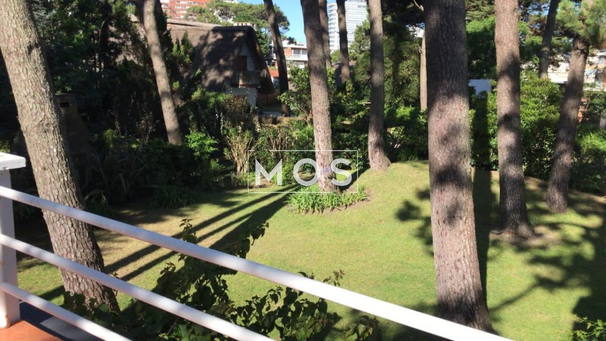 Casa ID.3258 - Casa de 3 Dormitorios más Dependencia y Piscina, en Aidy Grill Punta del Este, Ubicada a pasos del Mar