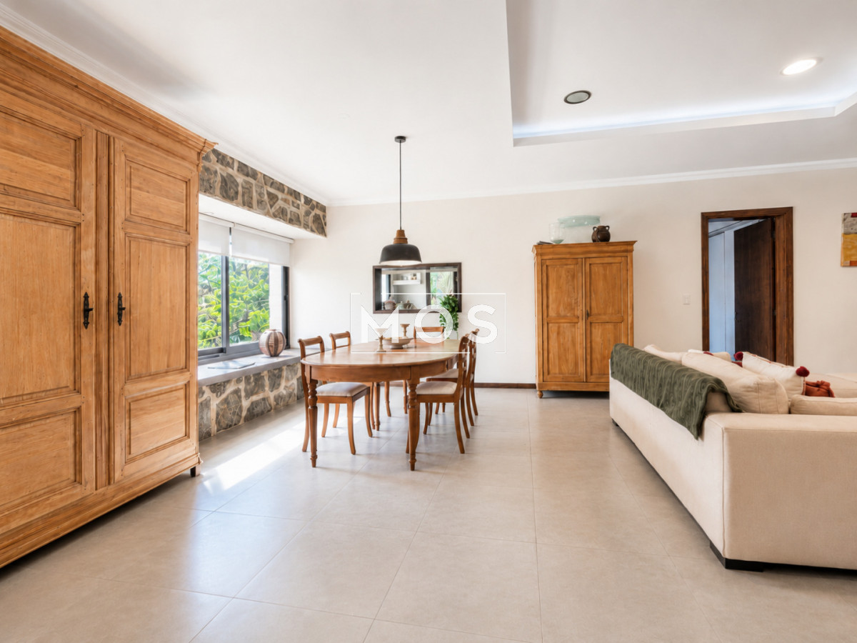 Casa ID.3598 - Moderna Casa de 4 Dormitorios, Piscina Climatizada y Parrillero en Playa Mansa, Punta del Este