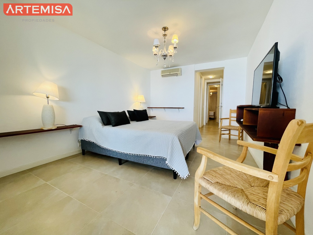 Apartamento ID.634 - Venta y alquiler de apartamento de dos dormitorios con parrillero de uso exclusivo en Punta Ballena