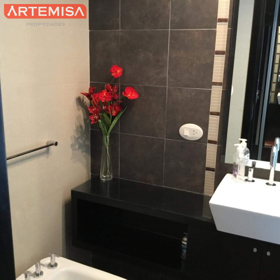 Apartamento ID.500 - Excelente Apartamento de 3 Dormitorios con Vista al Mar, Playa Mansa, Punta del Este