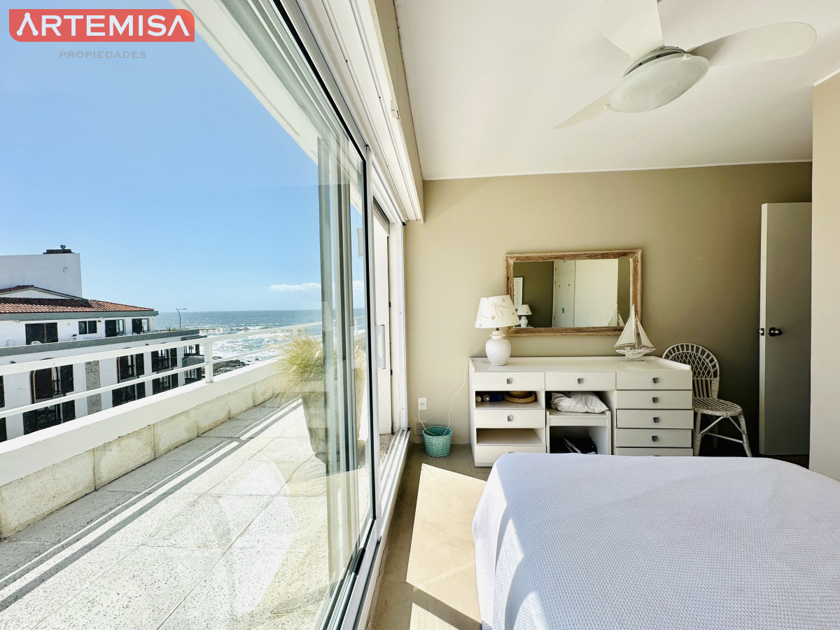 Apartamento ID.616 - Alquiler y venta de apartamento con vista al Mar en Península de 3 dormitorios mas dependencia