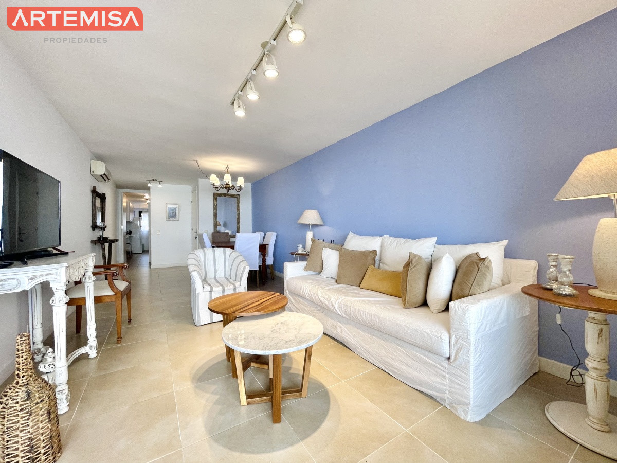 Apartamento ID.634 - Venta y alquiler de apartamento de dos dormitorios con parrillero de uso exclusivo en Punta Ballena