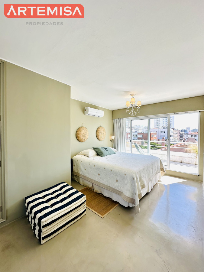 Apartamento ID.616 - Alquiler y venta de apartamento con vista al Mar en Península de 3 dormitorios mas dependencia