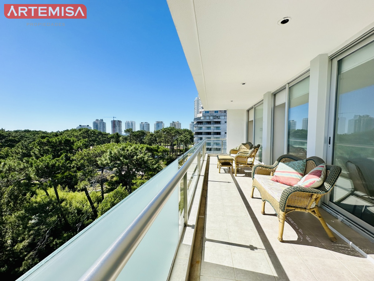 Apartamento ID.542 - Moderno Apartamento de dos Dormitorios sobre Roosevelt en Venta