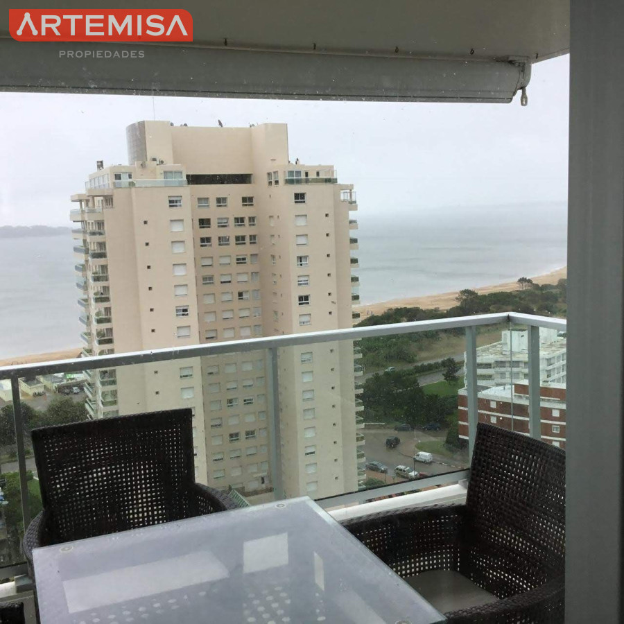 Apartamento ID.500 - Excelente Apartamento de 3 Dormitorios con Vista al Mar, Playa Mansa, Punta del Este