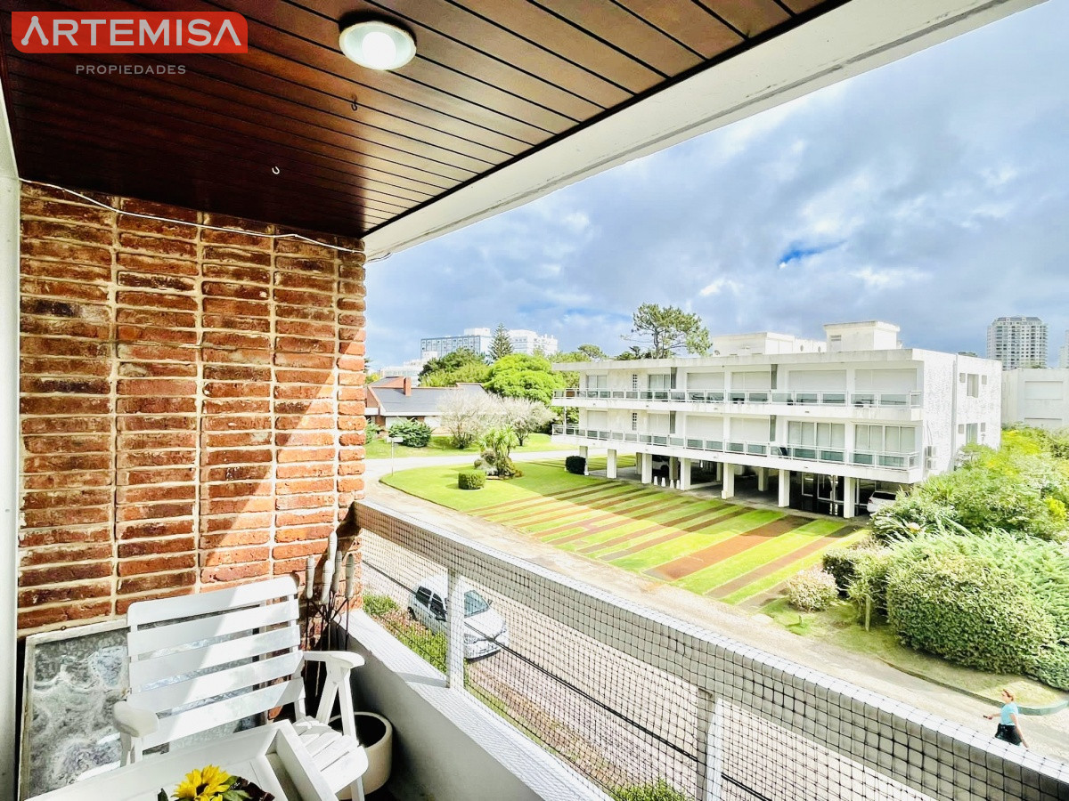 Apartamento ID.830 - Apartamento de 2 Dormitorios en Aidy Grill a Pocos Metros de Playa Brava - Venta