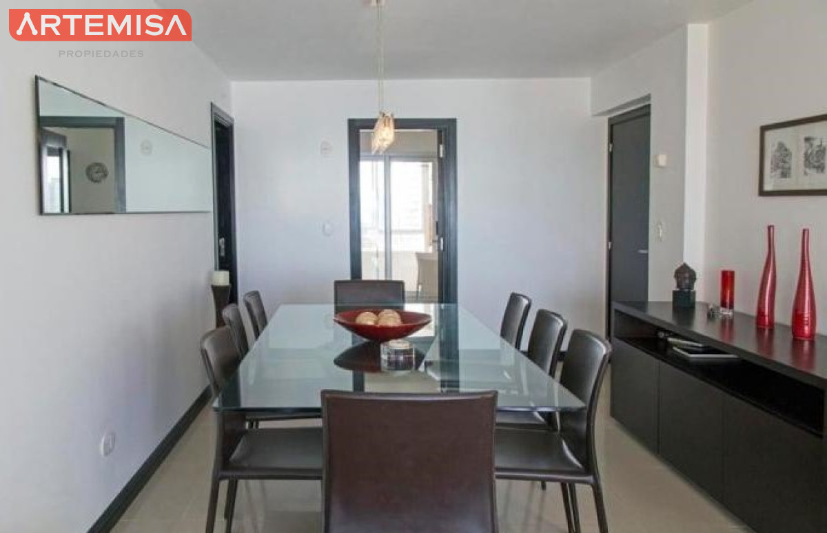Apartamento ID.500 - Excelente Apartamento de 3 Dormitorios con Vista al Mar, Playa Mansa, Punta del Este