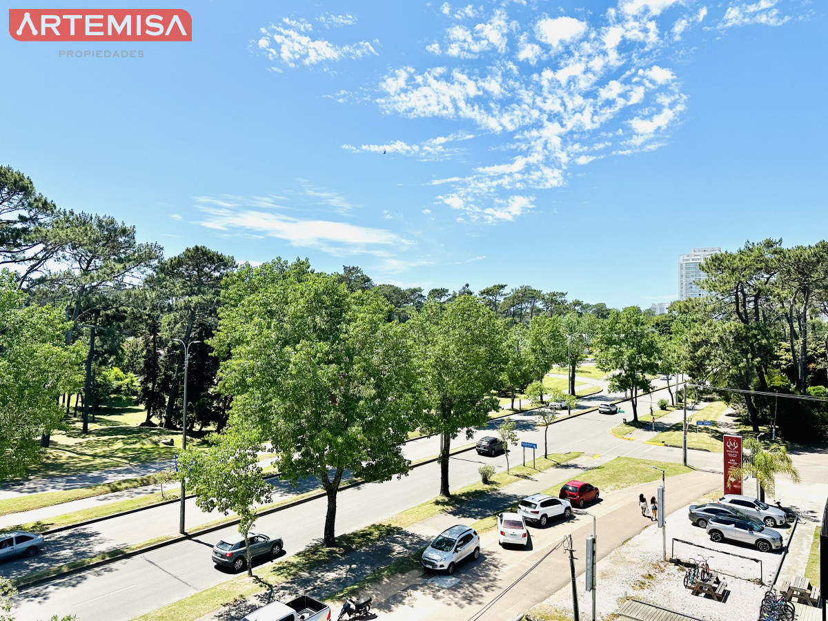 Apartamento ID.516 - Apartamento en alquiler de 2 dormitorios con 2 baños sobre Roosevelt, Punta del Este
