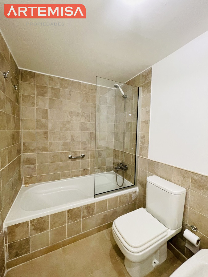 Apartamento ID.634 - Venta y alquiler de apartamento de dos dormitorios con parrillero de uso exclusivo en Punta Ballena