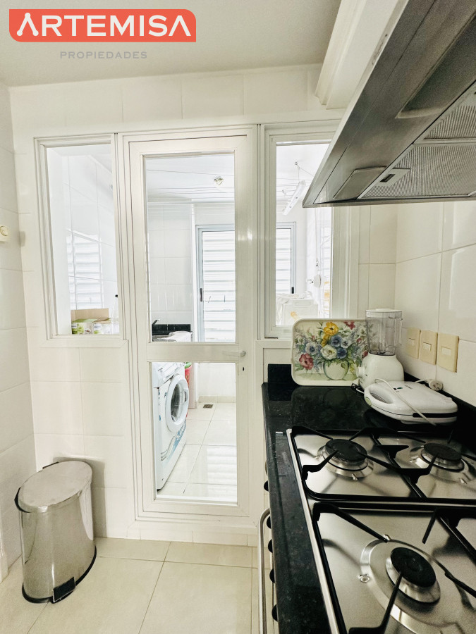 Apartamento ID.513 - Alquiler temporario de Apartamento de 2 suites sobre Playa Mansa, Primera Línea