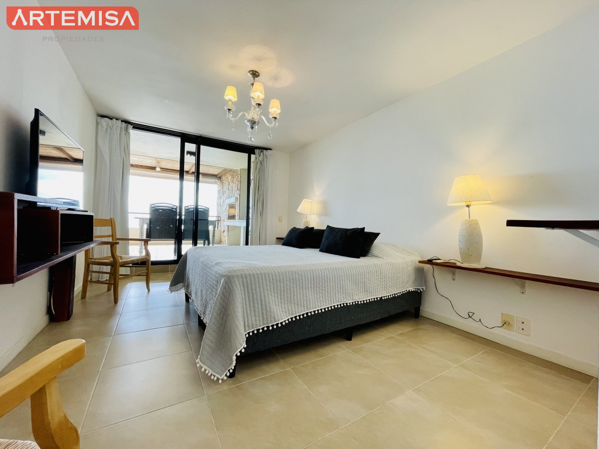 Apartamento ID.634 - Venta y alquiler de apartamento de dos dormitorios con parrillero de uso exclusivo en Punta Ballena