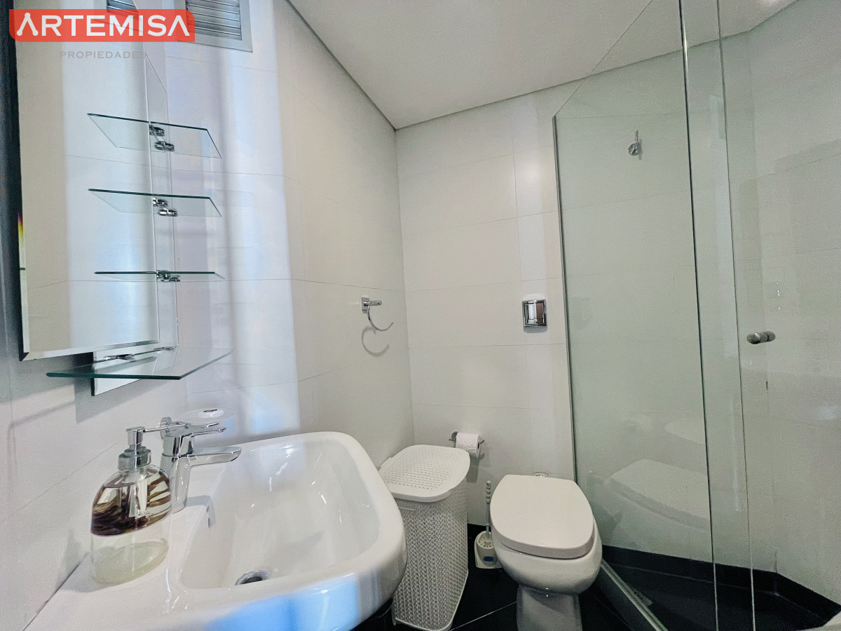 Apartamento ID.595 - Apartamento con Vista al Mar de 3 Dormitorios y Dependencia + Parrillero en Playa Brava, Punta del Este 