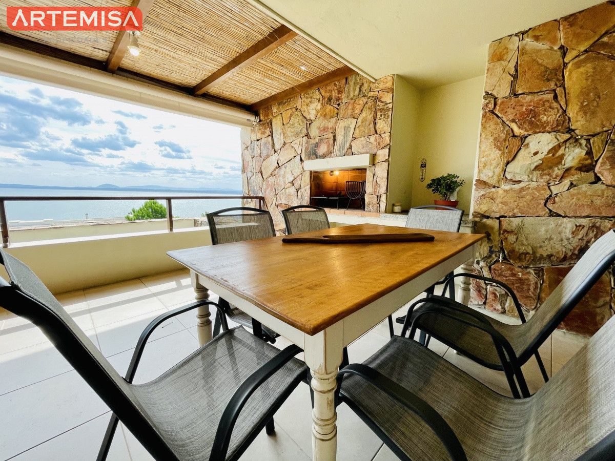 Apartamento ID.634 - Venta y alquiler de apartamento de dos dormitorios con parrillero de uso exclusivo en Punta Ballena