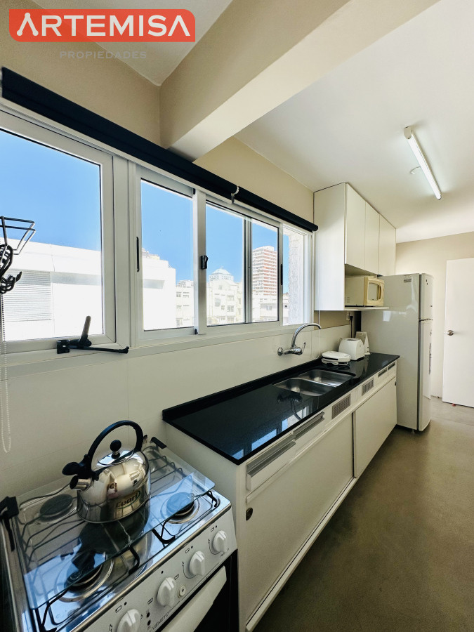 Apartamento ID.616 - Alquiler y venta de apartamento con vista al Mar en Península de 3 dormitorios mas dependencia