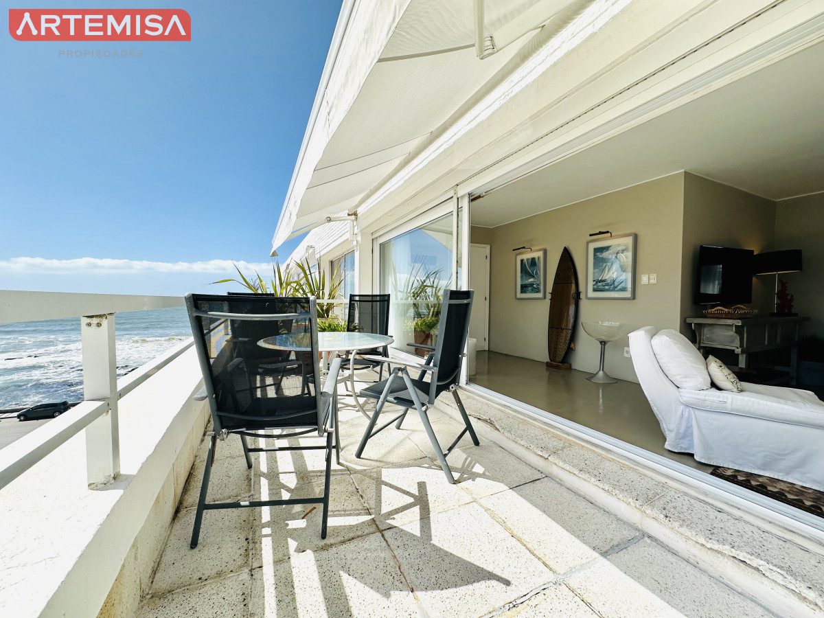 Apartamento ID.616 - Alquiler y venta de apartamento con vista al Mar en Península de 3 dormitorios mas dependencia