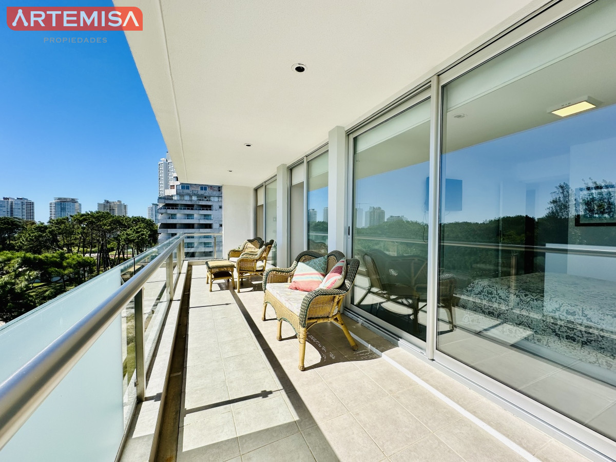 Apartamento ID.542 - Moderno Apartamento de dos Dormitorios sobre Roosevelt en Venta