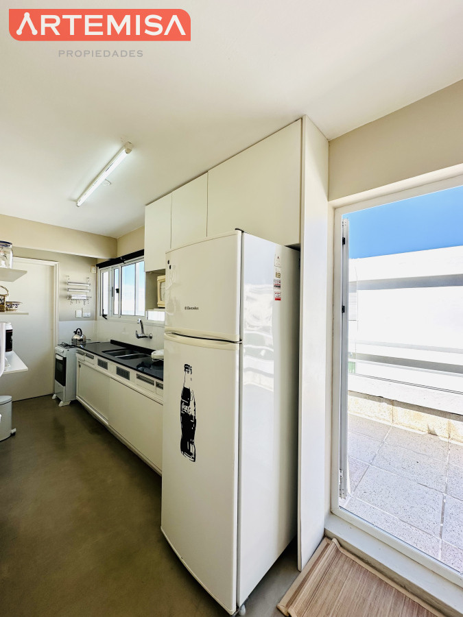Apartamento ID.616 - Alquiler y venta de apartamento con vista al Mar en Península de 3 dormitorios mas dependencia