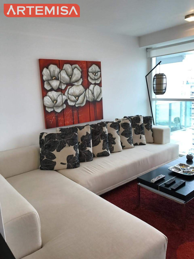 Apartamento ID.500 - Excelente Apartamento de 3 Dormitorios con Vista al Mar, Playa Mansa, Punta del Este