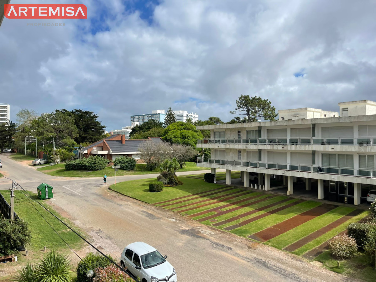 Apartamento ID.830 - Apartamento de 2 Dormitorios en Aidy Grill a Pocos Metros de Playa Brava - Venta