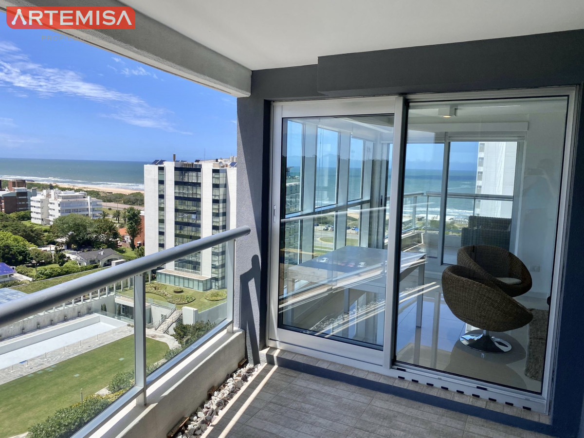 Apartamento ID.515 - Excelente Apartamento de 2 Dormitorios + Servicio en Brava con Vista al Mar