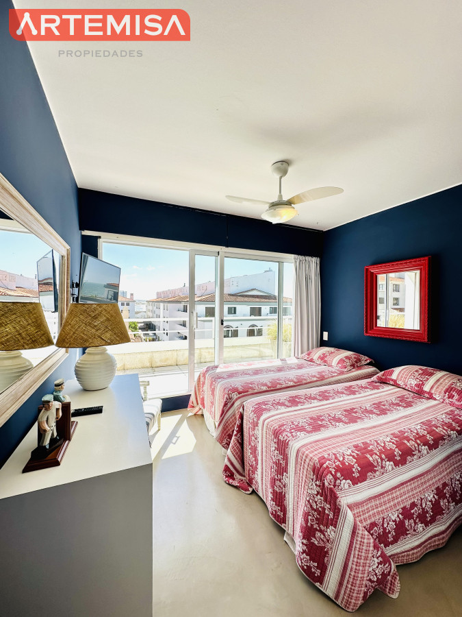 Apartamento ID.616 - Alquiler y venta de apartamento con vista al Mar en Península de 3 dormitorios mas dependencia