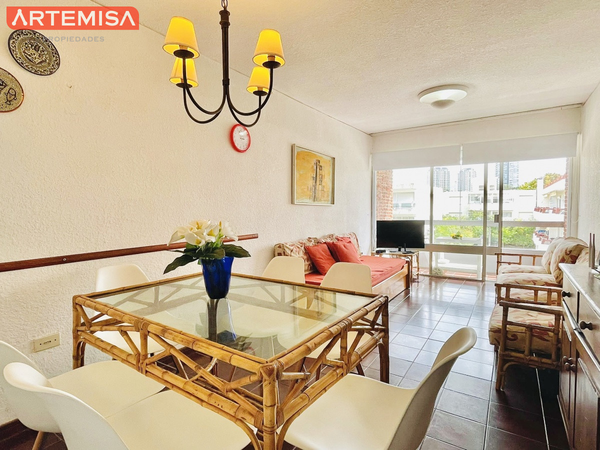 Apartamento ID.830 - Apartamento de 2 Dormitorios en Aidy Grill a Pocos Metros de Playa Brava - Venta