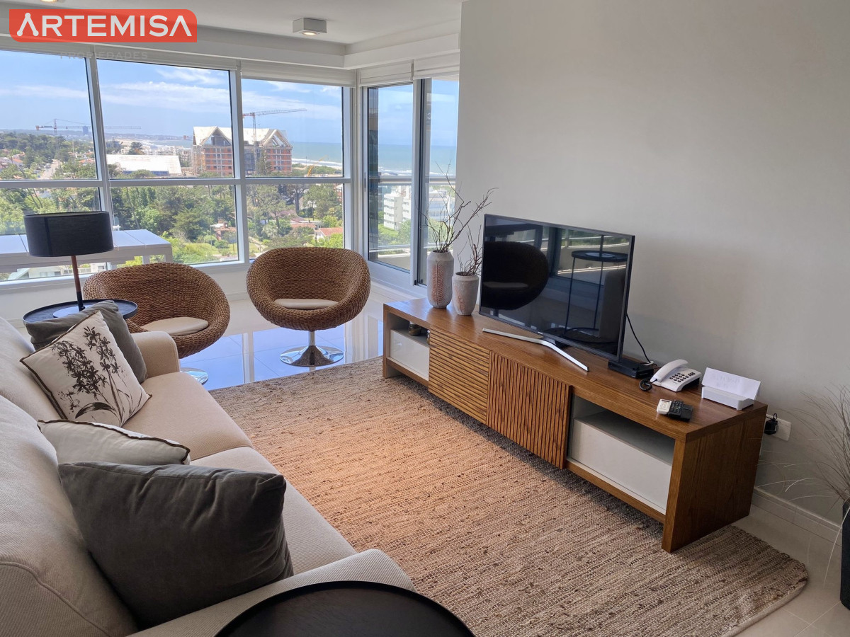 Apartamento ID.515 - Excelente Apartamento de 2 Dormitorios + Servicio en Brava con Vista al Mar