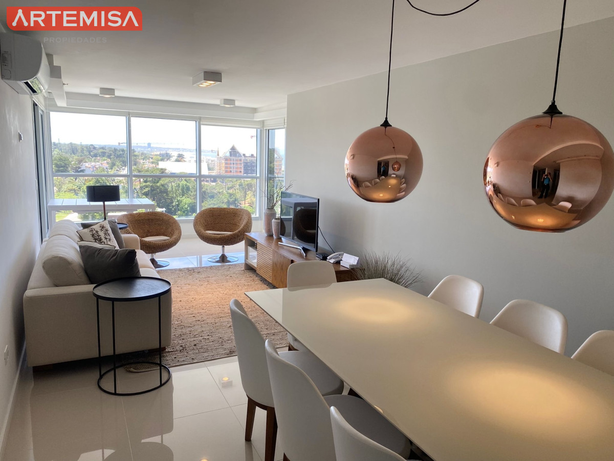 Apartamento ID.515 - Excelente Apartamento de 2 Dormitorios + Servicio en Brava con Vista al Mar