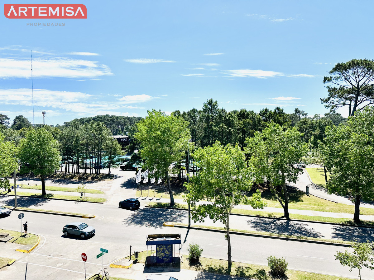 Apartamento ID.516 - Apartamento en alquiler de 2 dormitorios con 2 baños sobre Roosevelt, Punta del Este