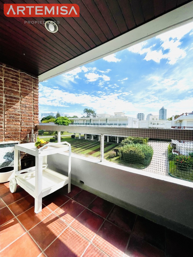 Apartamento ID.830 - Apartamento de 2 Dormitorios en Aidy Grill a Pocos Metros de Playa Brava - Venta