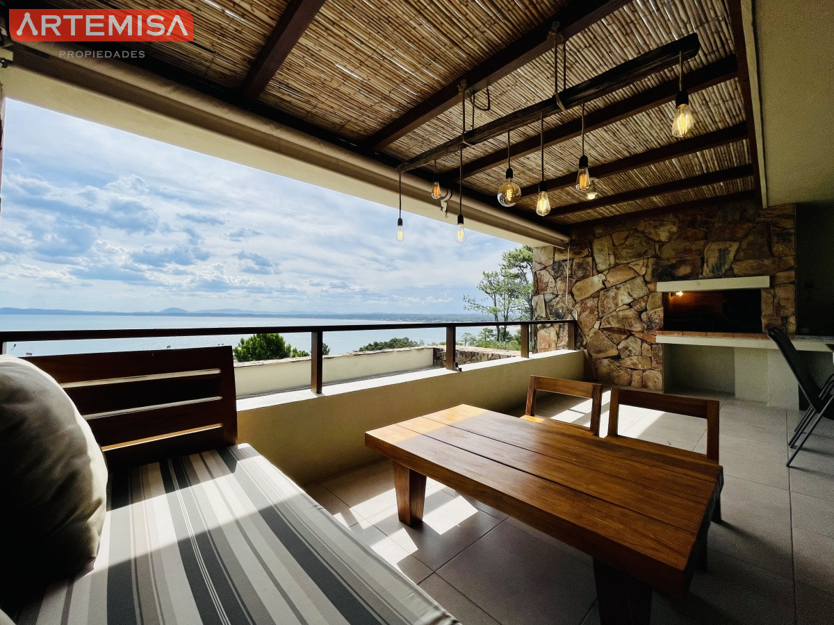 Apartamento ID.634 - Venta y alquiler de apartamento de dos dormitorios con parrillero de uso exclusivo en Punta Ballena