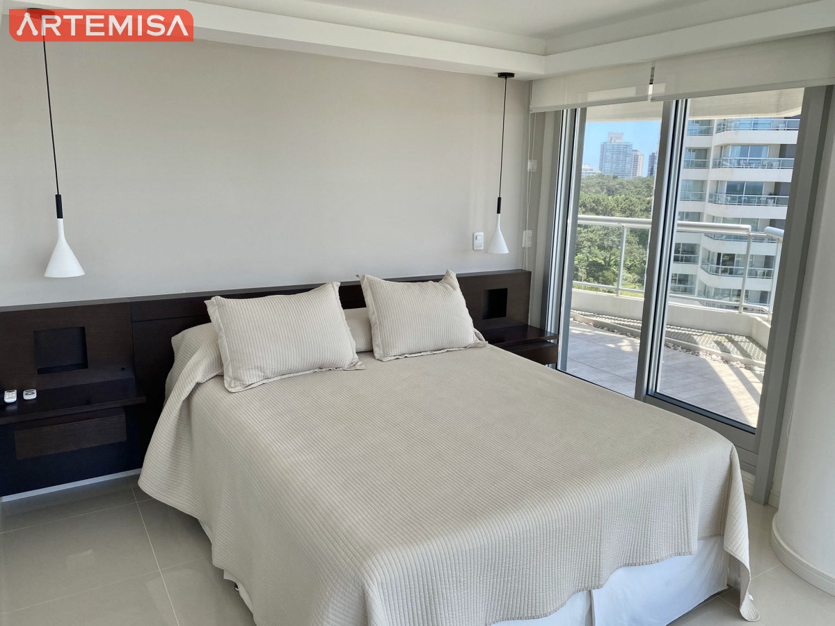 Apartamento ID.515 - Excelente Apartamento de 2 Dormitorios + Servicio en Brava con Vista al Mar