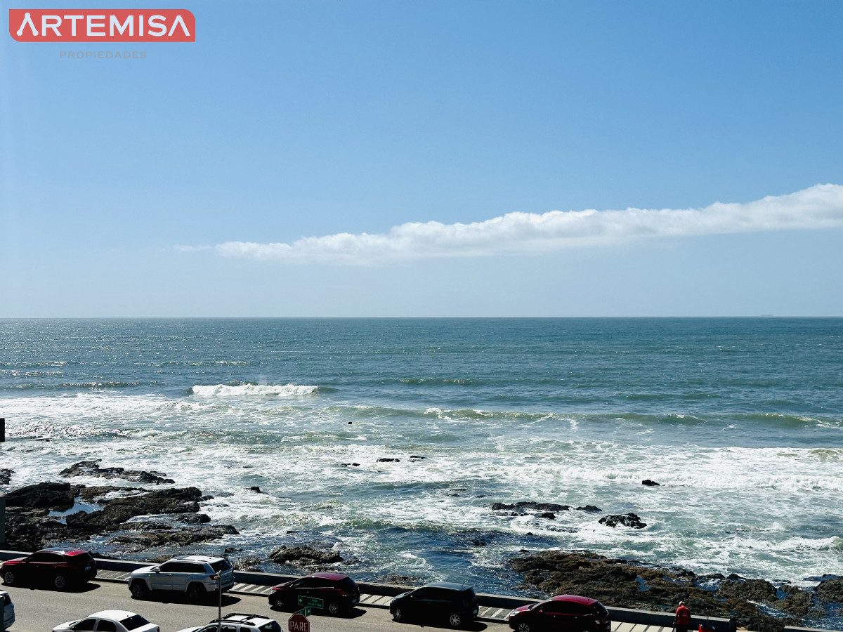 Apartamento ID.616 - Alquiler y venta de apartamento con vista al Mar en Península de 3 dormitorios mas dependencia