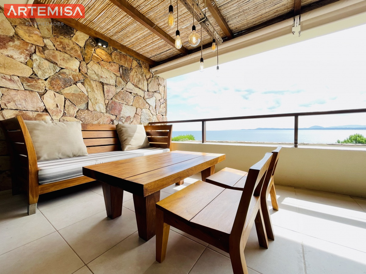 Apartamento ID.634 - Venta y alquiler de apartamento de dos dormitorios con parrillero de uso exclusivo en Punta Ballena