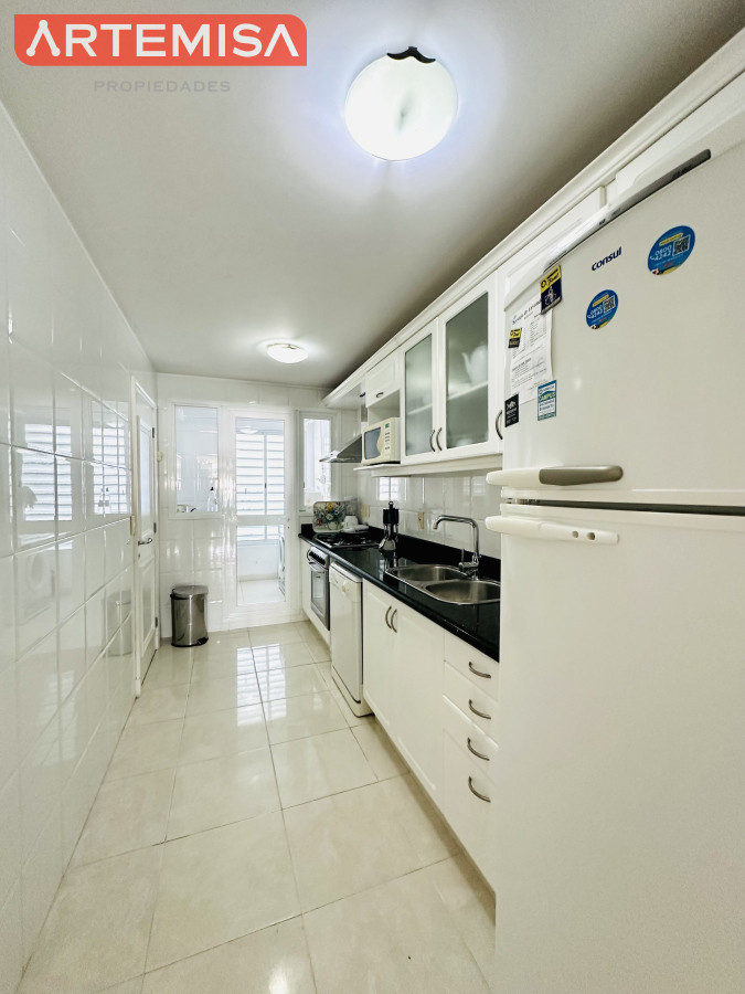 Apartamento ID.513 - Alquiler temporario de Apartamento de 2 suites sobre Playa Mansa, Primera Línea