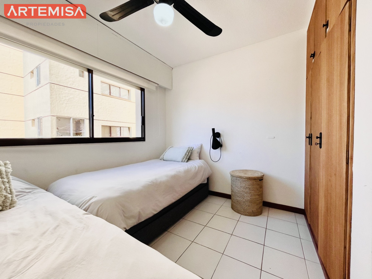 Apartamento ID.533 - Apartamento de 2 Dormitorios en playa El Emir, Punta del Este - Venta y Alquiler de Verano