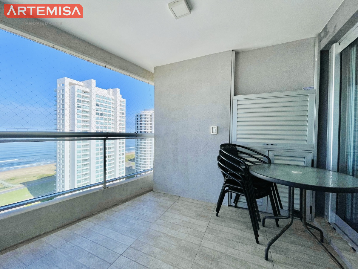 Apartamento ID.595 - Apartamento con Vista al Mar de 3 Dormitorios y Dependencia + Parrillero en Playa Brava, Punta del Este 